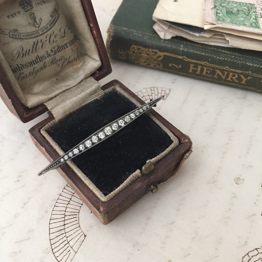 アンティークカットガラスブローチ　重ね付けブローチ　イギリス製　シルバーブローチ　ギフト　プレゼント