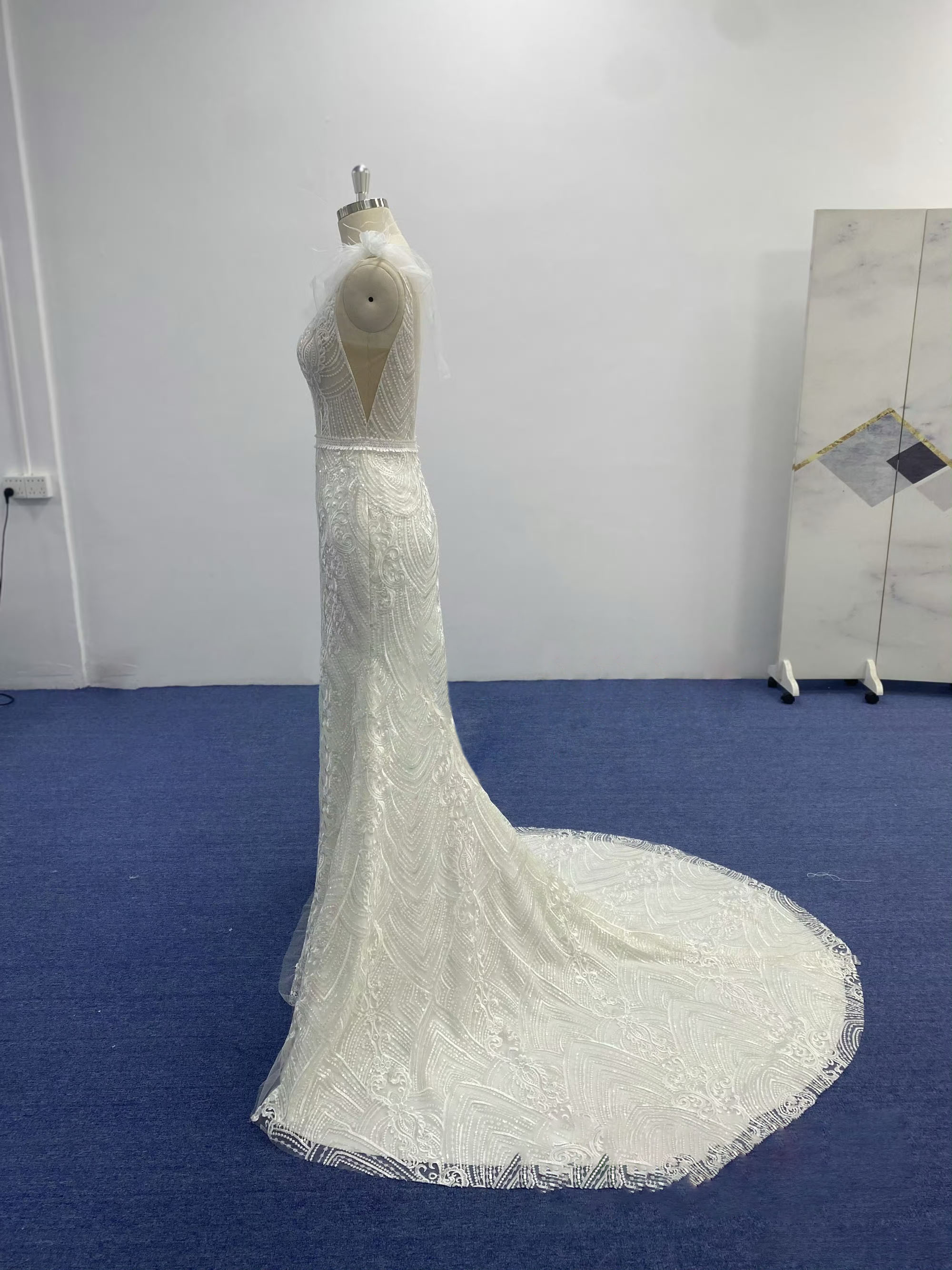 高級感溢れる！マーメイドドレス　ファスナー　サイズオーダー可能　優雅　キラキラ　クイーンアンネック　白　背中空き挙式花嫁