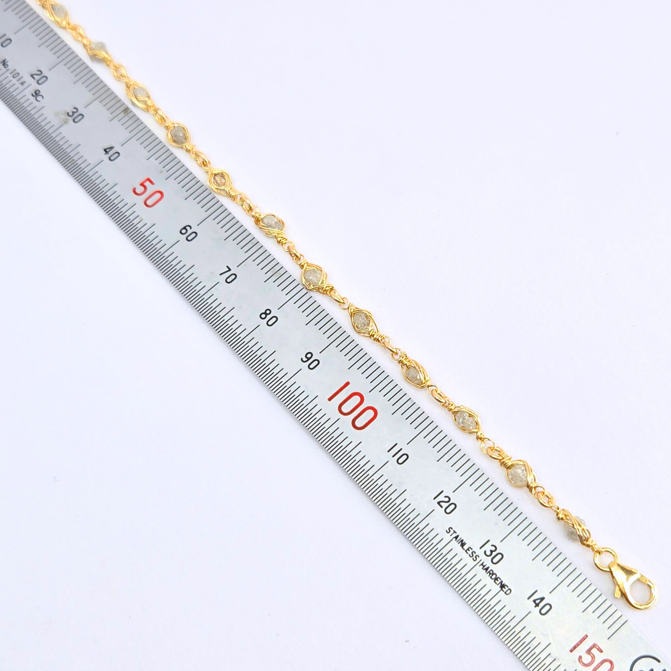 4月の誕生石　ラフダイヤとブラウンダイヤの14KGF（ゴールドフィルド）ワイヤーラッピングブレスレット