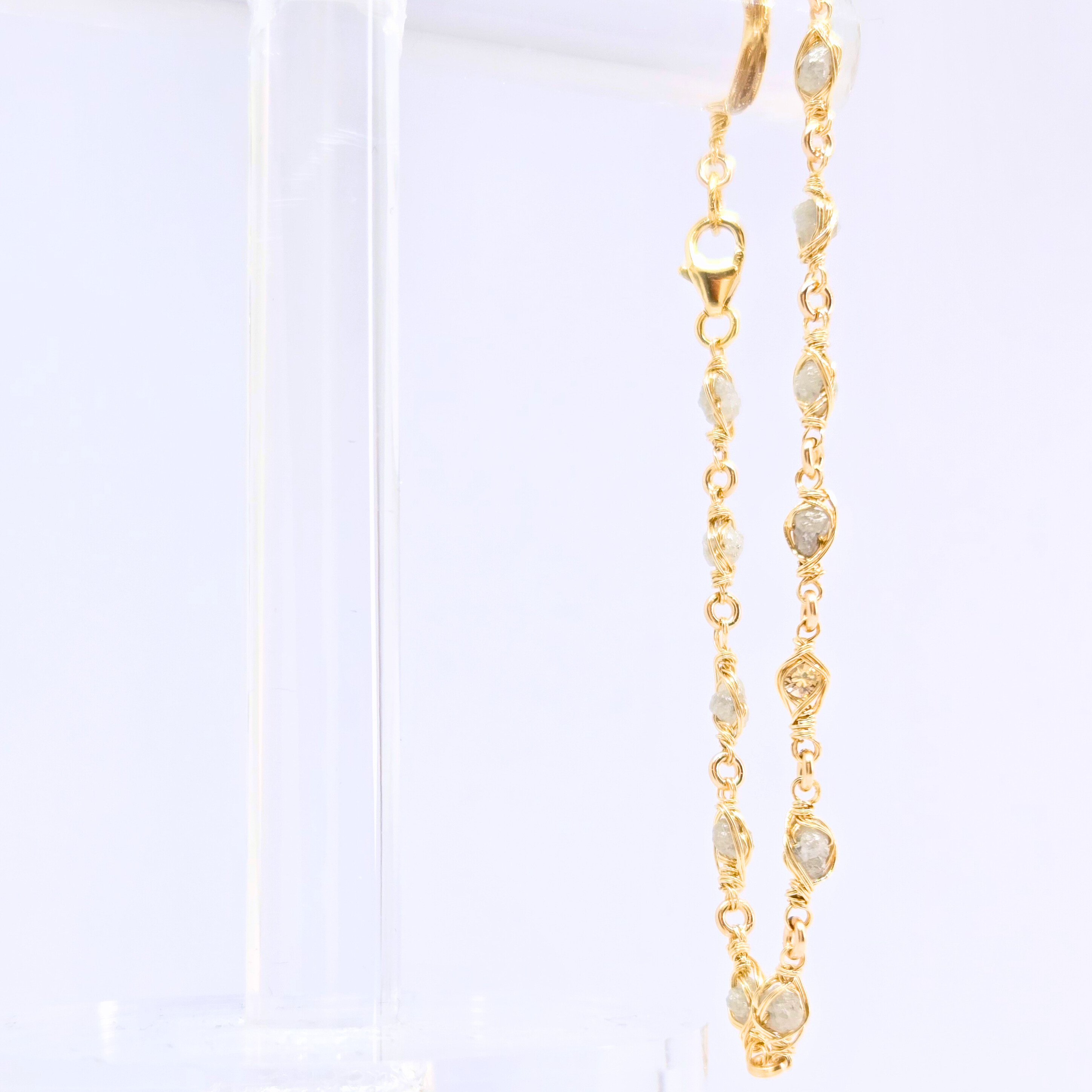 4月の誕生石　ラフダイヤとブラウンダイヤの14KGF（ゴールドフィルド）ワイヤーラッピングブレスレット