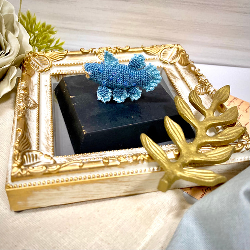 時淵のシーラカンス｜深海の記録棚 No.01 - 綴じる糸録 あみぐるみ