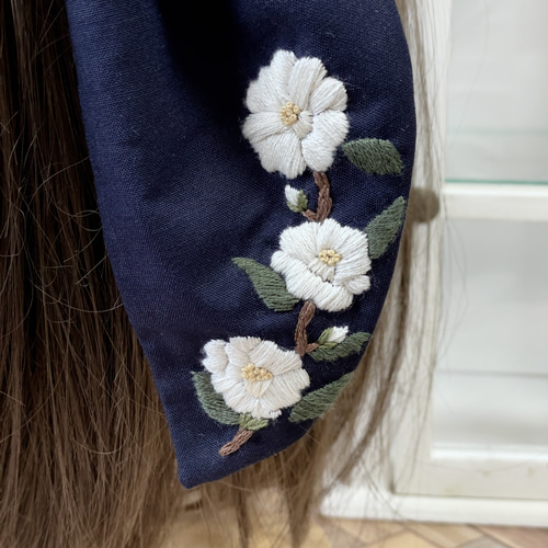 ネイビー×白椿 手刺繍 ビッグリボン ポニーフック ポニーフック