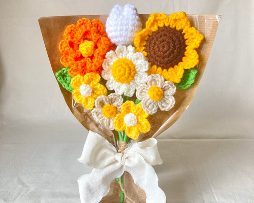 バブちゃんハンドメイド 【193】編み物の花と葉っぱ付きいちご単品 最初の バブちゃん様専用ハンドメイド 【193】編み物の花と