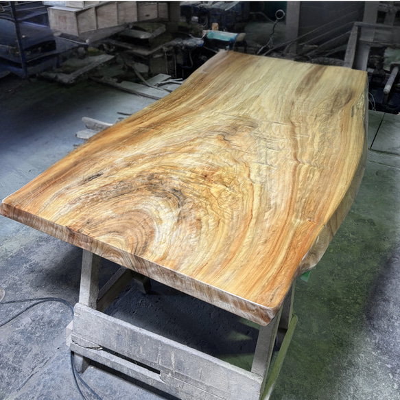 赤楠　楠　一枚板　ダイニング　テーブル　最高級　栃 栃一枚板ダイニングテーブル(脚別途) W1850x D865x H50 ¥126000