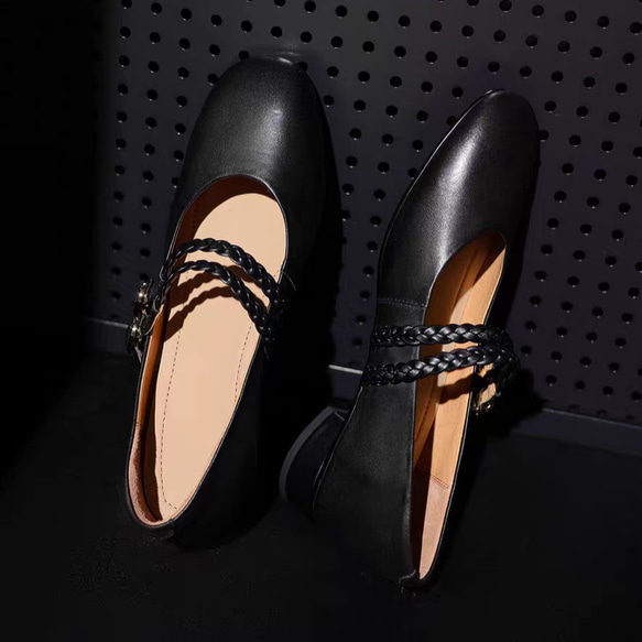 ロングシーズン活躍するマストハブの1足です。パンプス ローヒール 母趾にやさしい美パンプス メリージェーンシューズ 本革 4枚目の画像