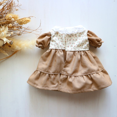 26cmドール服 ぬいぐるみ服 小花柄カントリーワンピース ソランちゃん