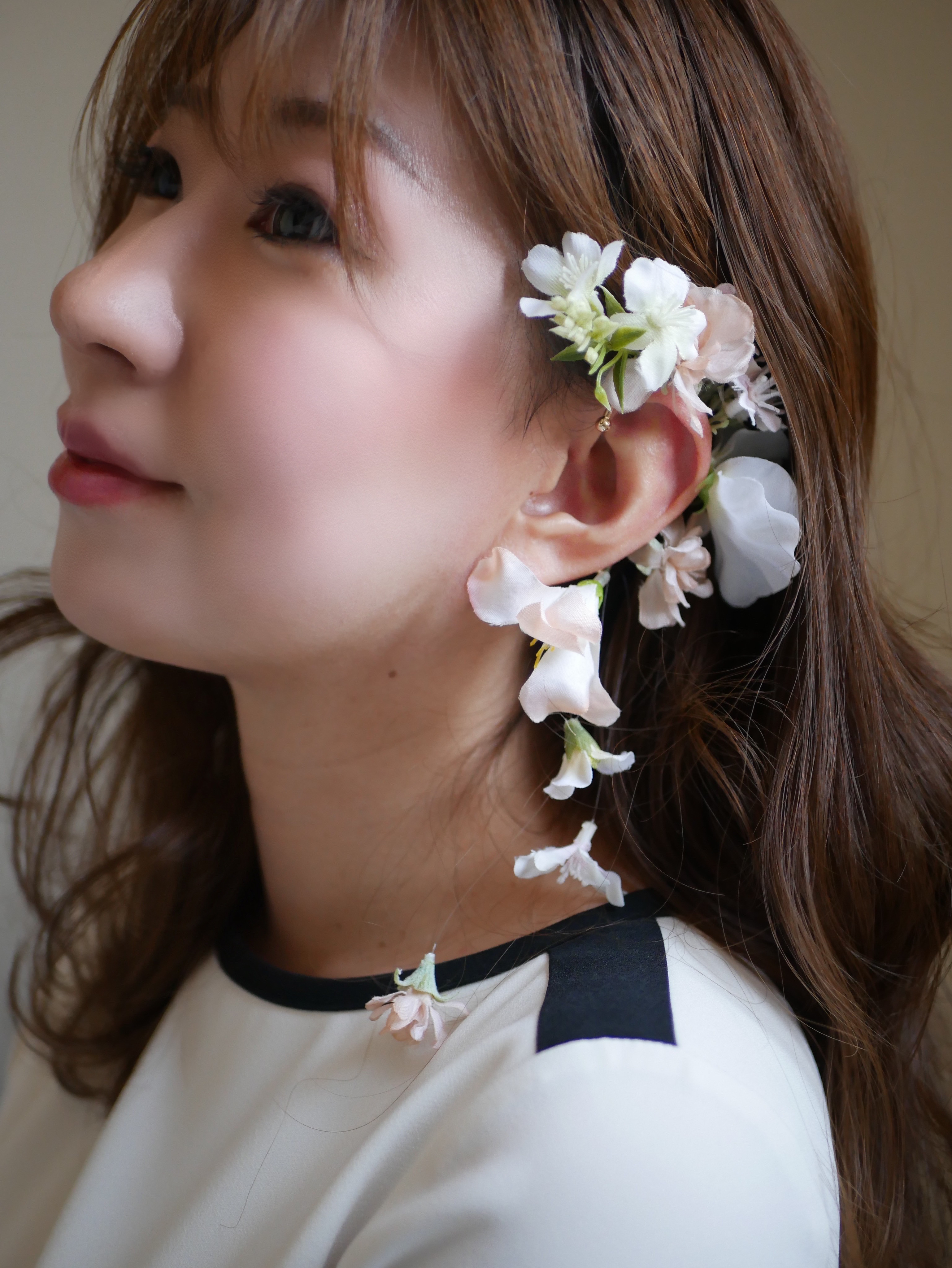 【ジャンヌ】フラワーイヤーカフ　造花アクセサリー　イヤーカフ　ウェディングアクセサリー　フラワーピアス　イヤリング