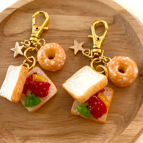 ♡クロワッサンド♡　こいぬ　フェイクスイーツ　フェイクフード　チャーム　パン ♡クロワッサンド♡ こいぬ フェイクスイーツ フェイクフード チャーム