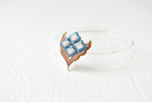 【creema限定母の日2025】七宝焼「青い花束」ブローチ《一点もの》 2枚目の画像