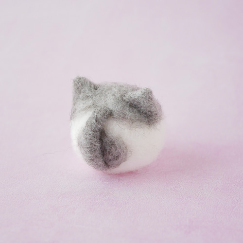 猫　羊毛フェルト　茶白ちゃん♡ 白猫ちゃん♡ スモールサイズ　ハンドメイド 猫 羊毛フェルト 茶白ちゃん♡ 白猫ちゃん♡ スモールサイズ