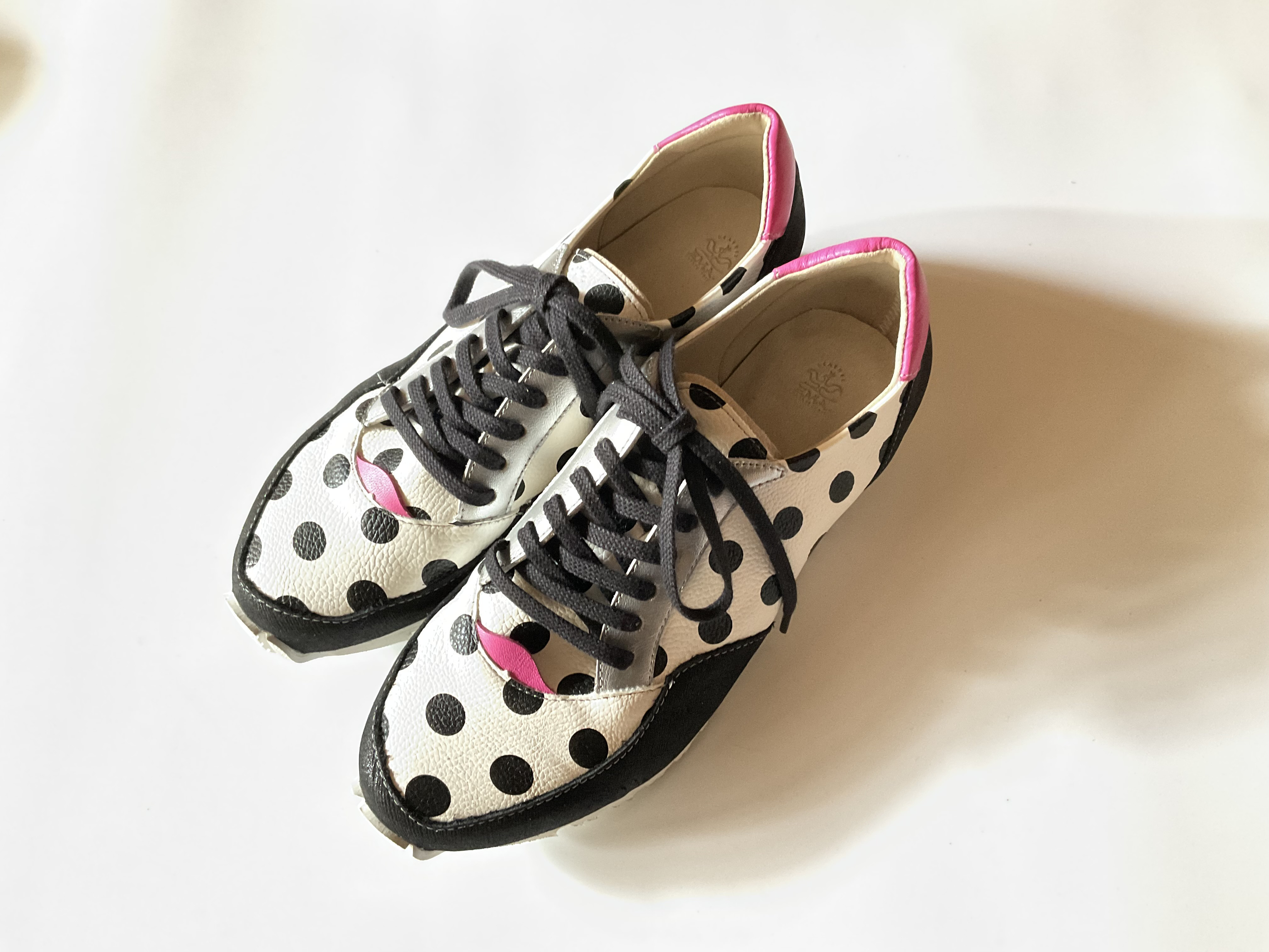 ドット好きにオススメ【新色】ハンドメイドスニーカー柔らかい履き心地。WHT/BLkラメ