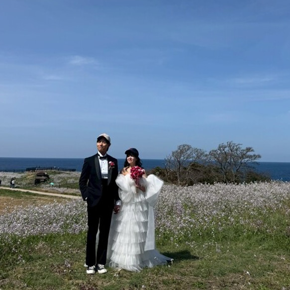 実例写真！ウェディングドレス ベアトップ 姫袖 リボン 柔らかく重ねた  