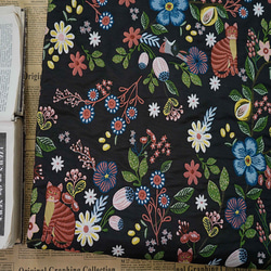 大きな黒い花柄　冬生地 上品 黒です花柄 ジャカード織りの生地 ☆生地幅約145cm×長さ50cm