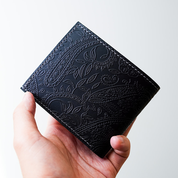 二つ折り財布 ハーフウォレット [ ブラック ペイズリー柄 ] 1枚目の画像