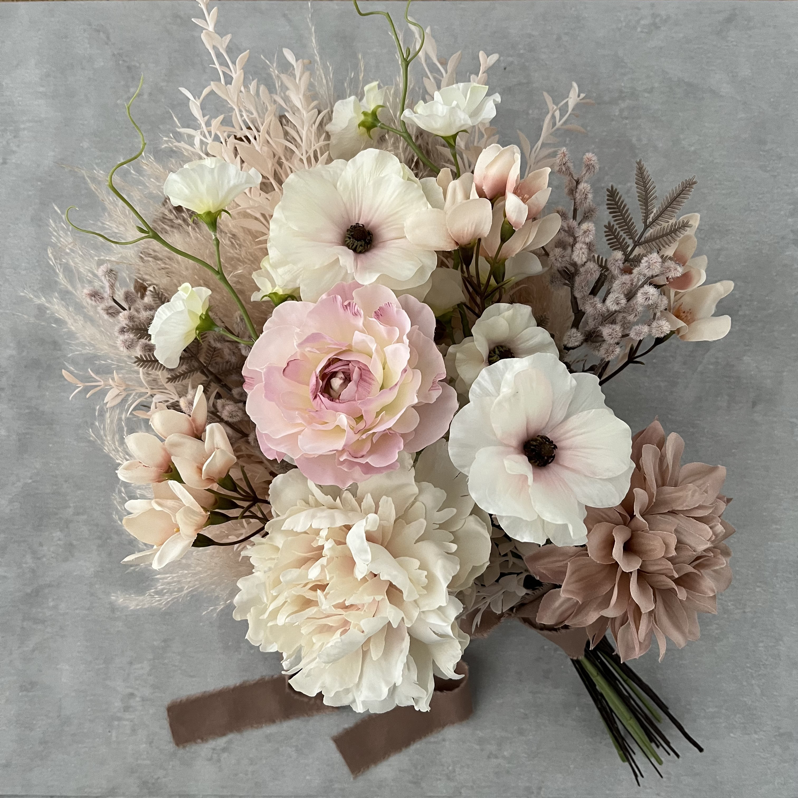 ダリアと芍薬のブーケ