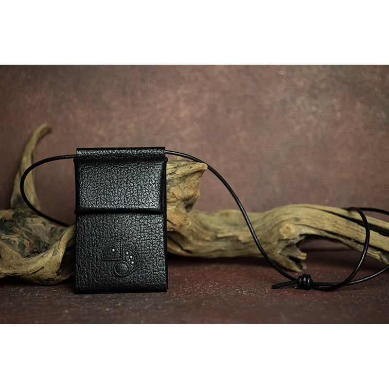 88色からオーダー可！！ カメレオン デザイン / ヤギ革 首掛けミニマル財布