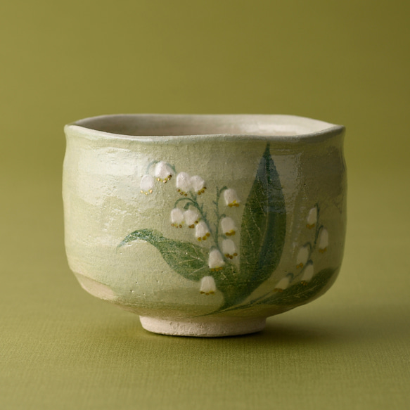 2025 新作 楽焼〚スズランの絵〛抹茶碗 茶入印 贈答品 茶道具 花 2025 新作 楽焼〚スズランの絵〛抹茶碗 茶入印 贈答品 茶道具 花