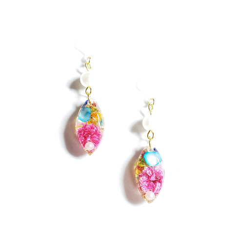 No.610-A　シマエナガ☆お花☆パール☆レジンピアス・イヤリング(丸型) No.610-A シマエナガ☆お花☆パール☆レジンピアス・イヤリング(丸型