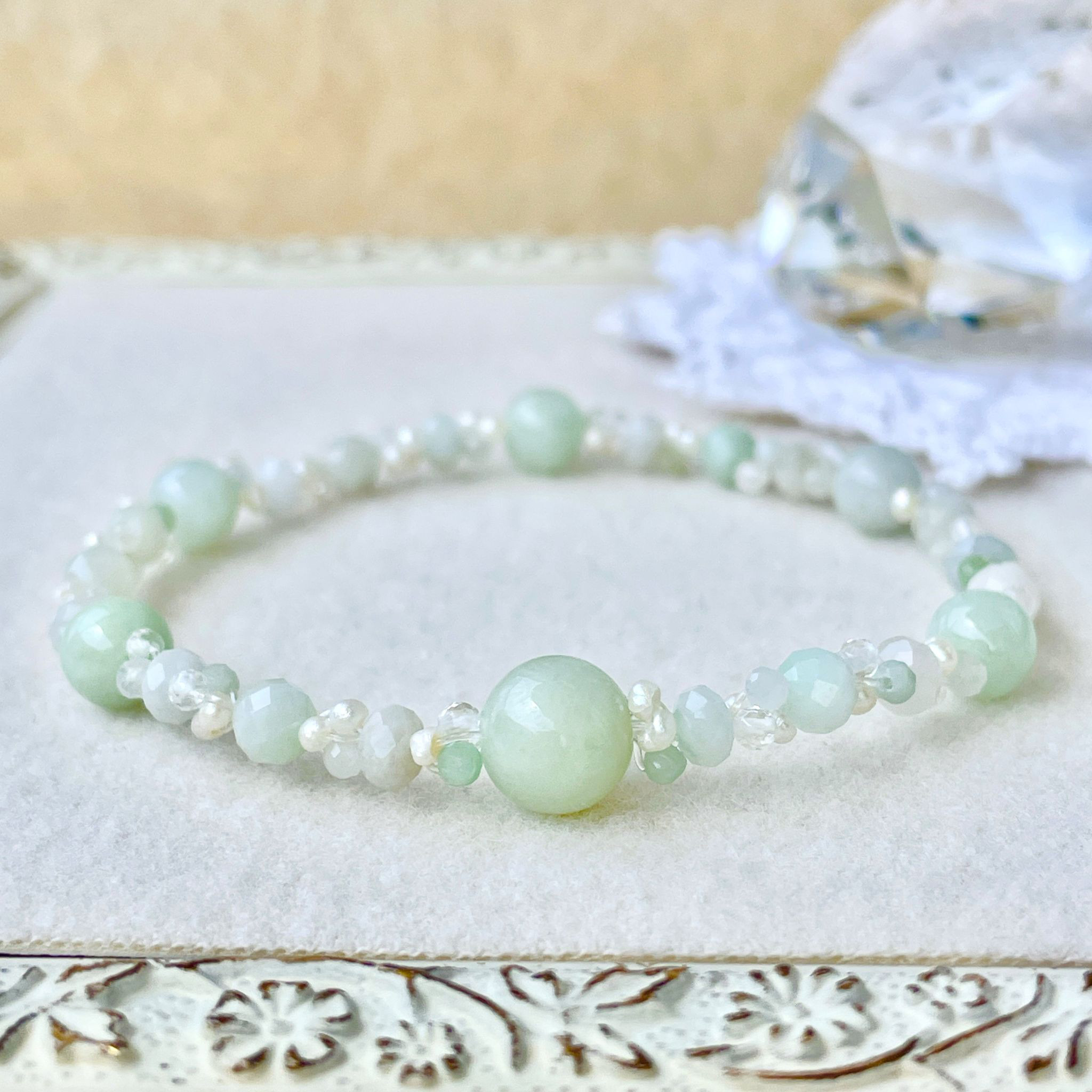 ～kochi～ 薄萌葱色のブレスレット「極小パールを添えて」　jad-bk-2504-01