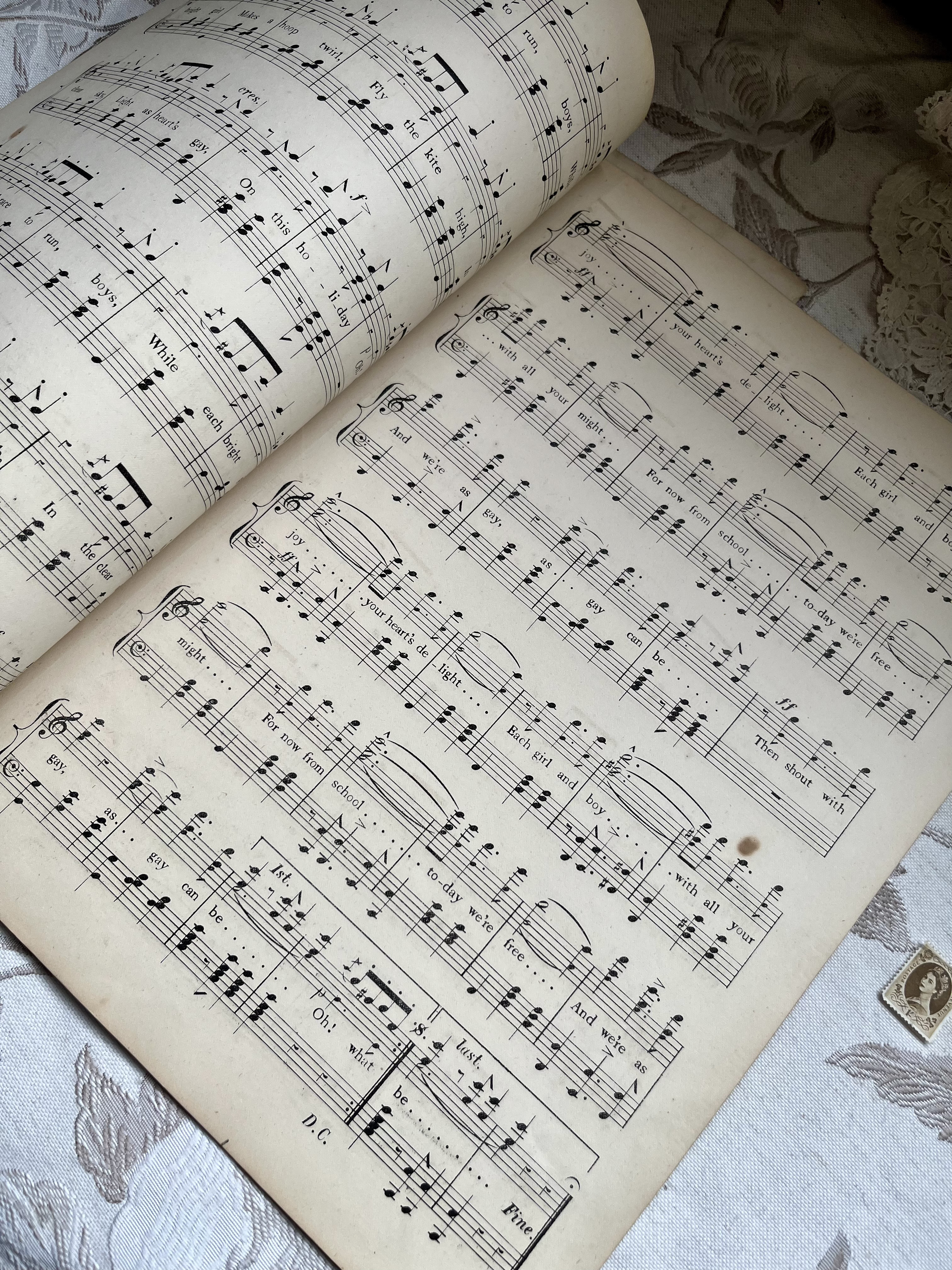 英国で出会った♪1880年代 アンティークの大判の楽譜　「SEE-SAW WALTZ 」8枚16ページ