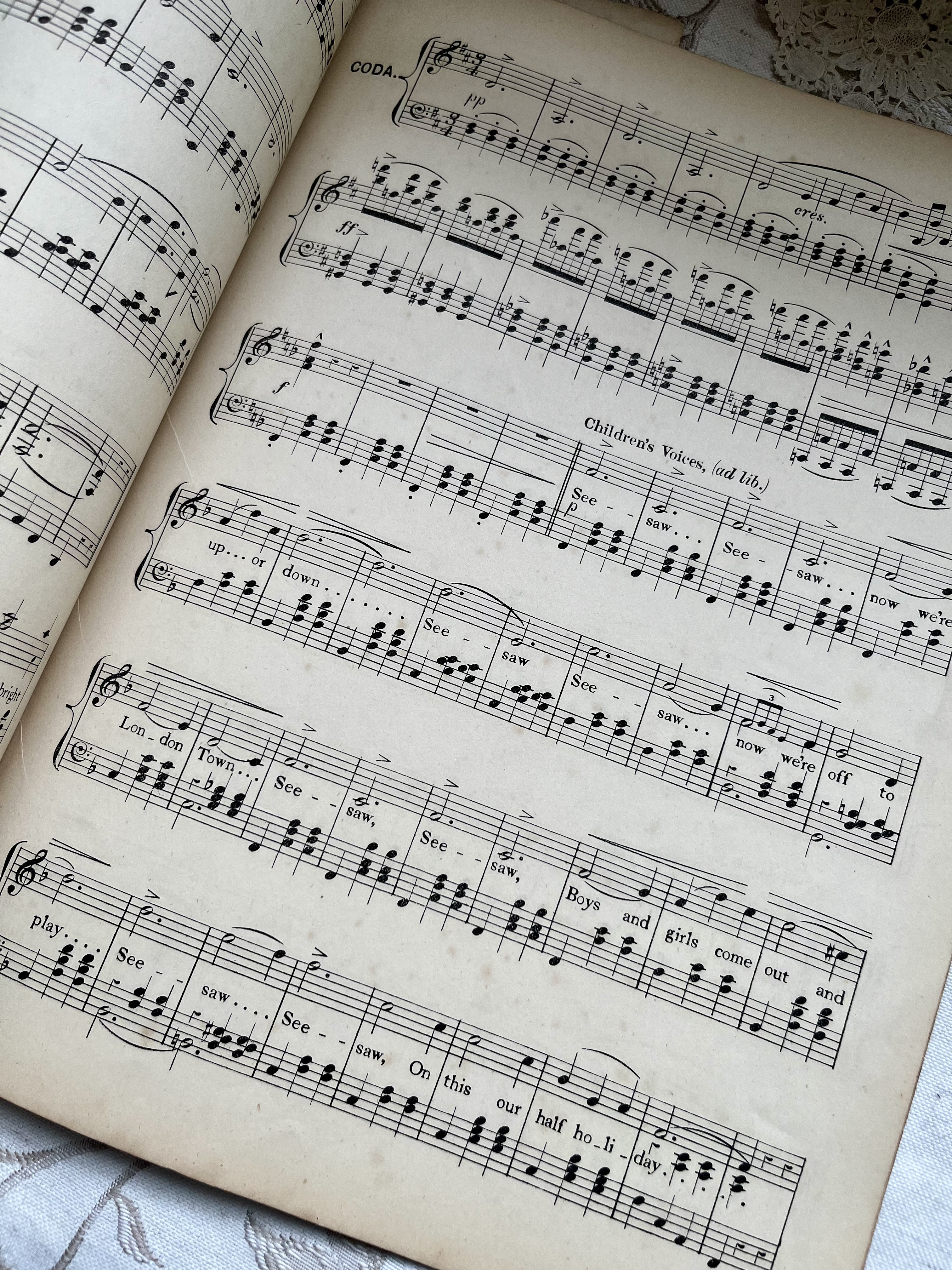 英国で出会った♪1880年代 アンティークの大判の楽譜　「SEE-SAW WALTZ 」8枚16ページ