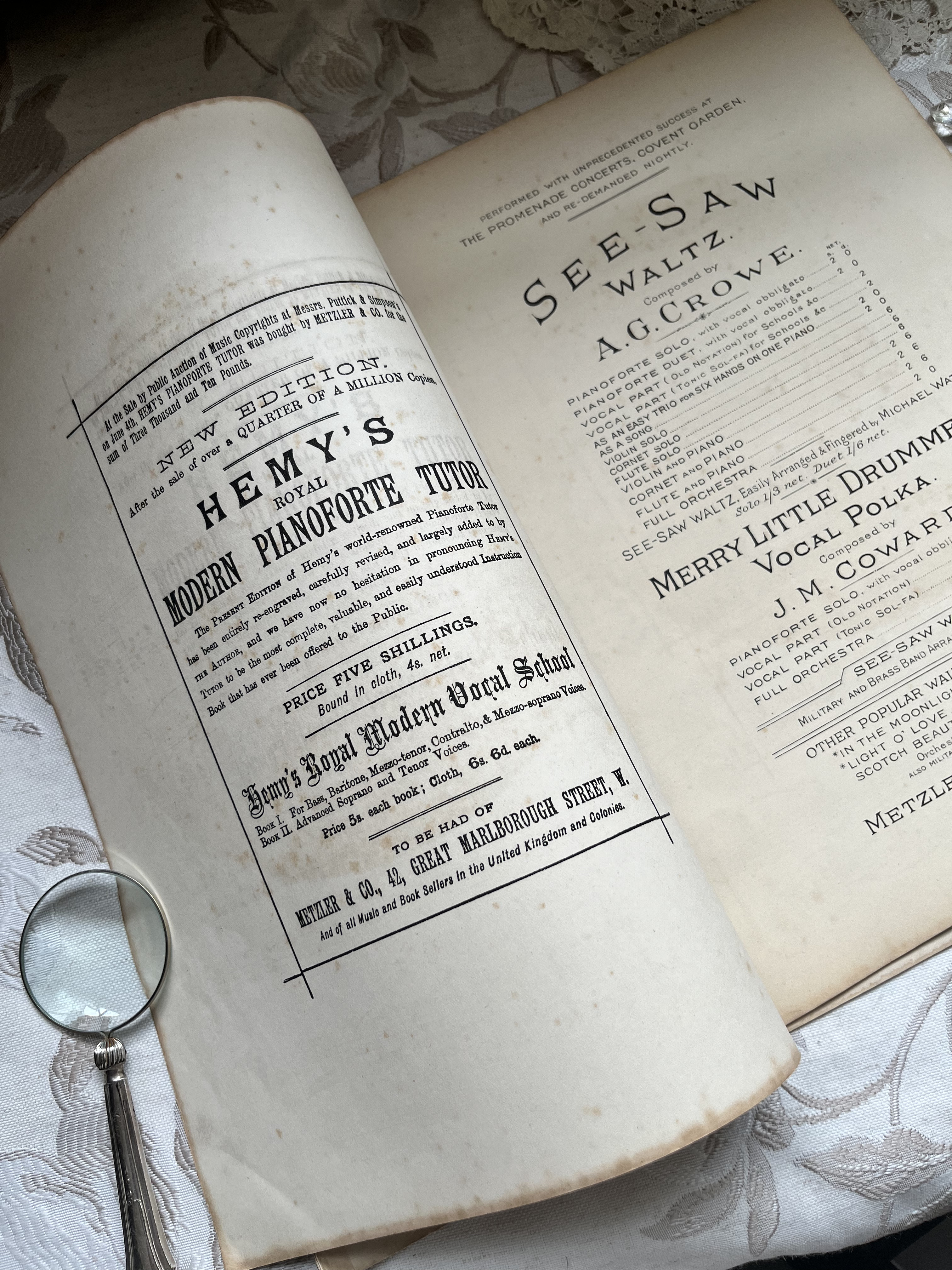 英国で出会った♪1880年代 アンティークの大判の楽譜　「SEE-SAW WALTZ 」8枚16ページ