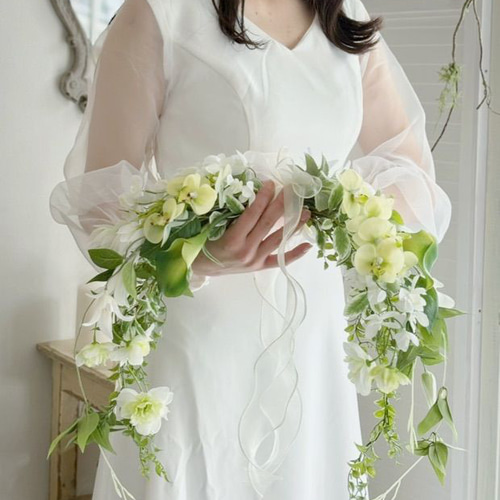 胡蝶蘭とカラーリリーのバレリーナブーケ/ウェディングブーケ/ホテル