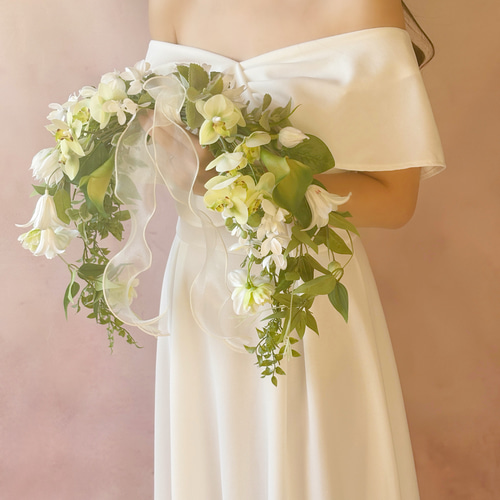 胡蝶蘭とカラーリリーのバレリーナブーケ/ウェディングブーケ/ホテル