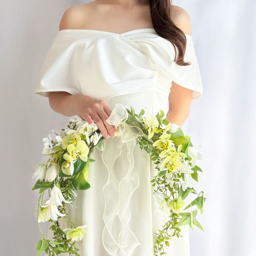 胡蝶蘭とカラーリリーのバレリーナブーケ/ウェディングブーケ/ホテル