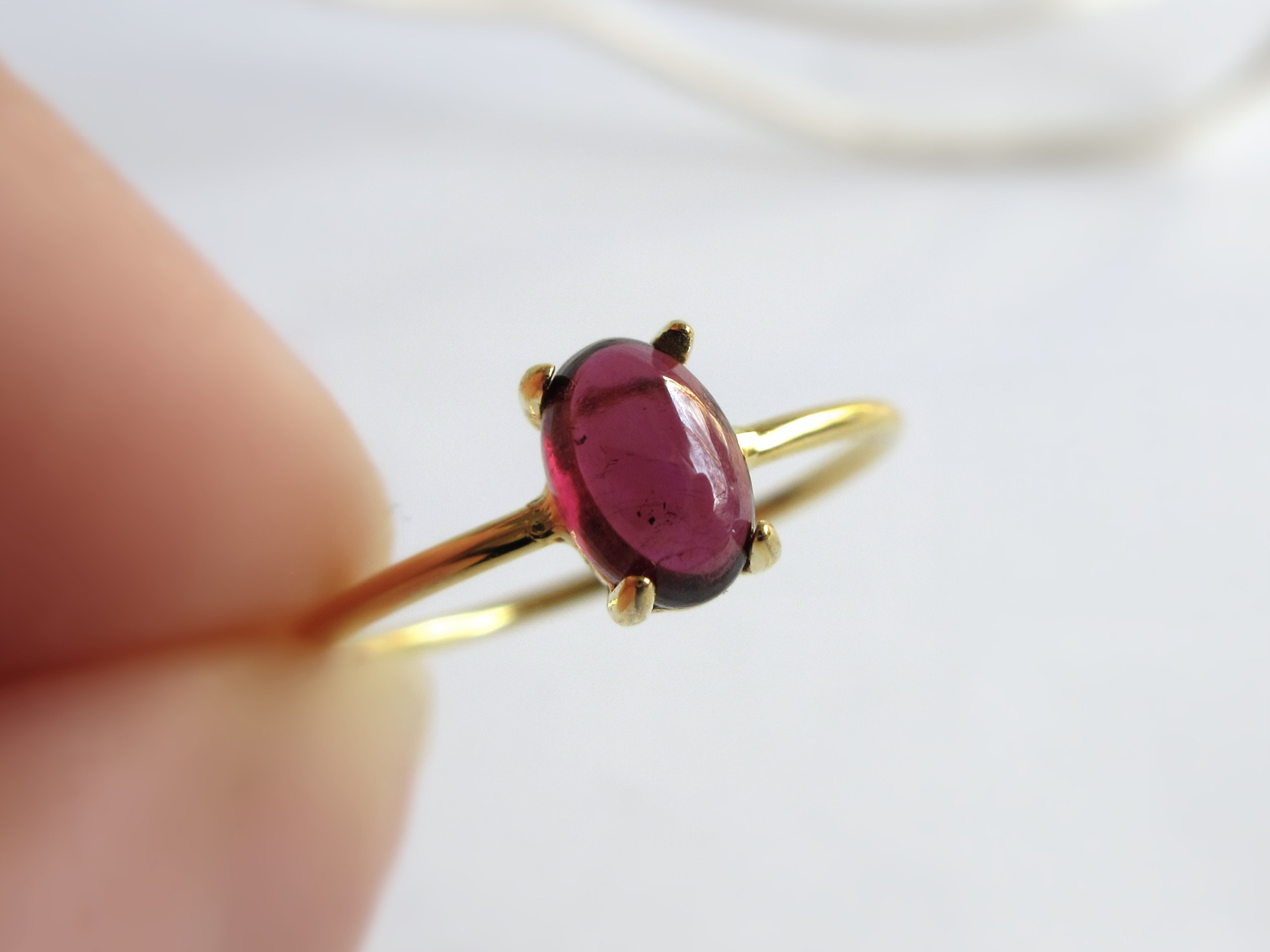 【10月の誕生石】6×4mm発色美「ルベライトトルマリン」オーバルカボションリング