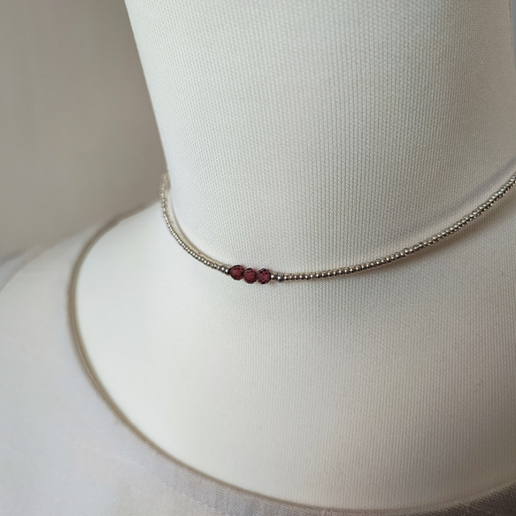 とても小さなシャンパンガーネットの３粒チョーカー（マグネット金具へ変更可能です） 2枚目の画像