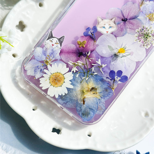 Floral Whispers - 花たちと猫のささやき 押し花スマホケース 全機種