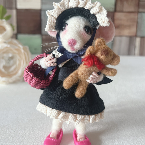 ネズミ　桃色のネズミ　作家　作家様　ハンドメイド　ぬいぐるみ ネズミの女の子/くまぬいぐるみ付き 羊毛フェルト Sugar Maple 通販