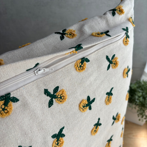 座布団カバー(55㎝×59㎝) たんぽぽ柄刺繍生地 クッション