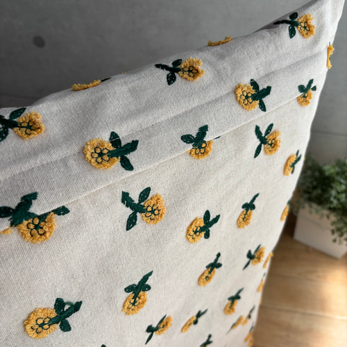 座布団カバー(55㎝×59㎝) たんぽぽ柄刺繍生地 クッション