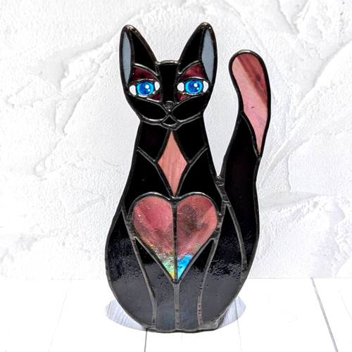 ステンドグラス、青い瞳の黒猫、パープルのハートが美しい、ね
