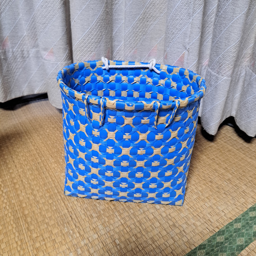 PPバンドかご(ベルト通しつきはけご 中)、収穫かご、プラカゴ 模様d-青