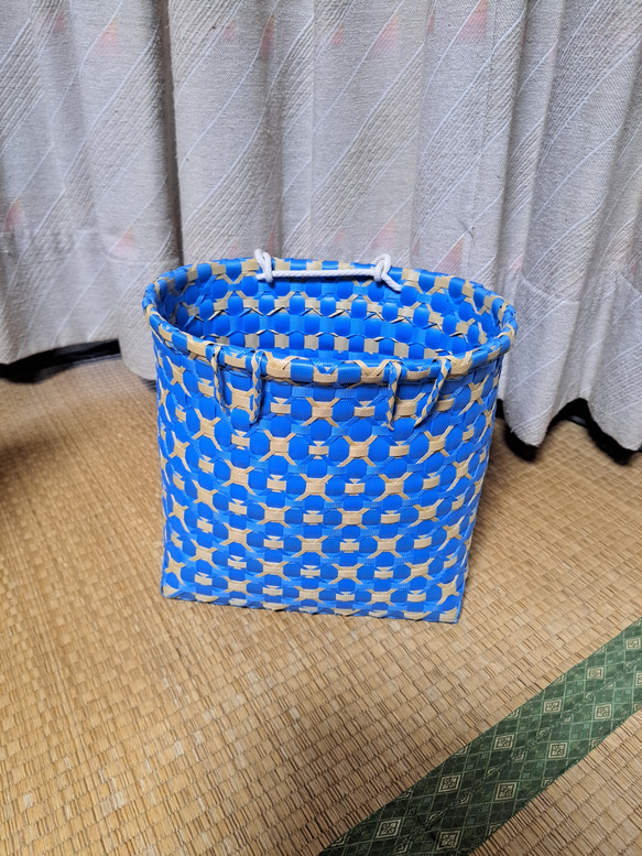PPバンドかご(ベルト通しつきはけご 中)、収穫かご、プラカゴ 模様d-青