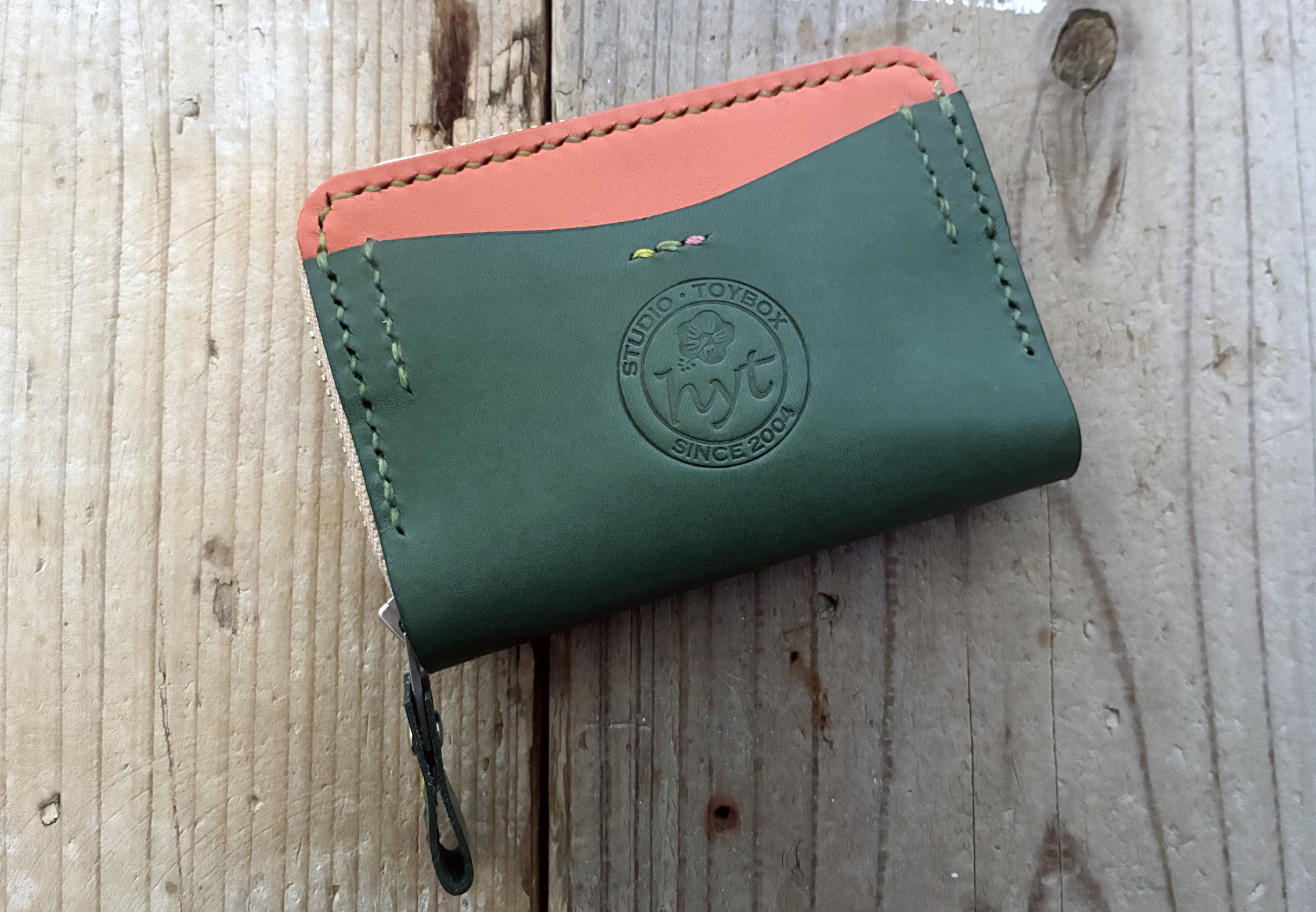 価格改定しました カードサイズの小さい財布　スモールカードウォレット　トラベル革小物　グリーン　ラッピング可