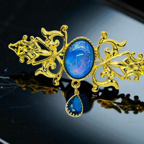 空のしずく ― シアンブルーの幻想】チェコガラスのアンティーク