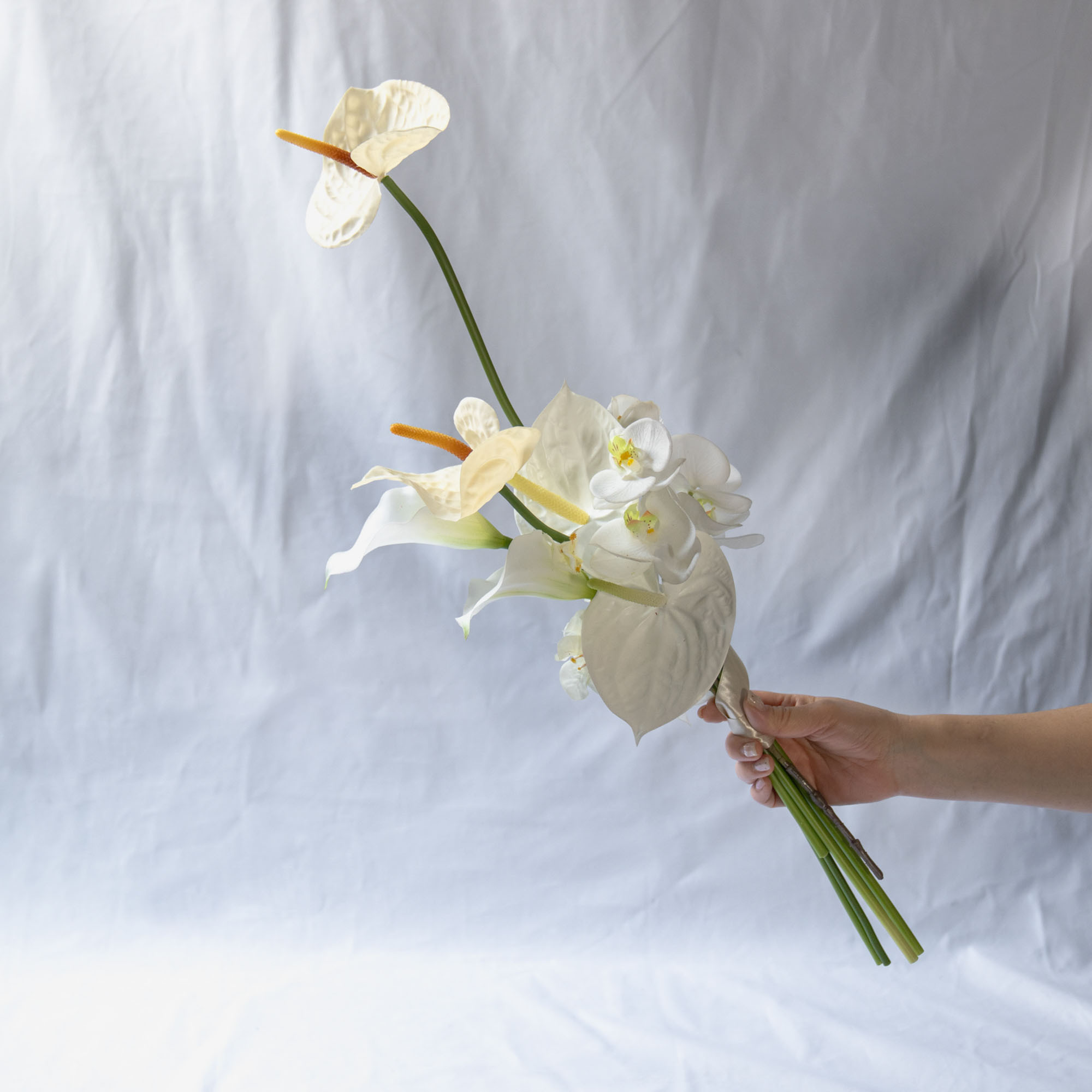 《特別価格20%OFF》モダンなシルエットのホワイトブーケ