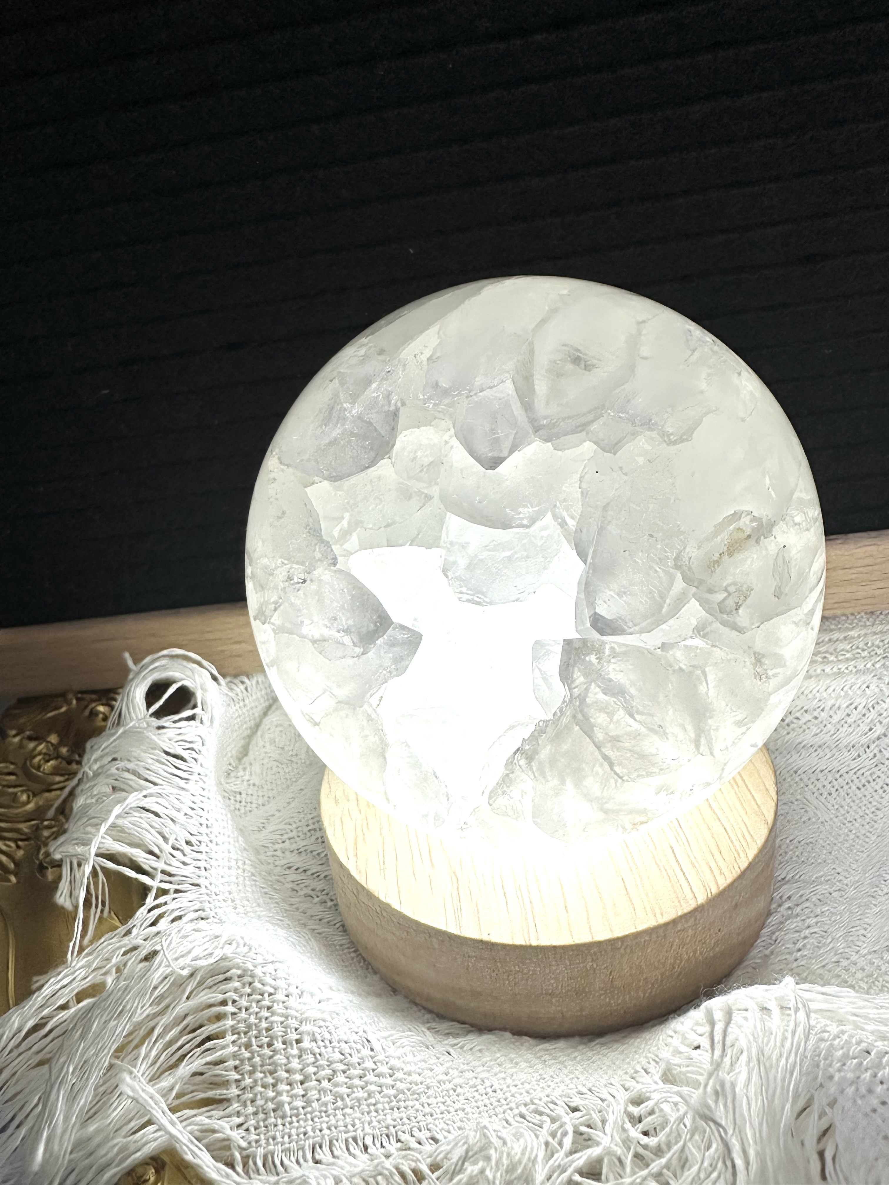 Crystal.EAA クリスタルボール スマイリングホワイトクリスタルケーブ 87mm