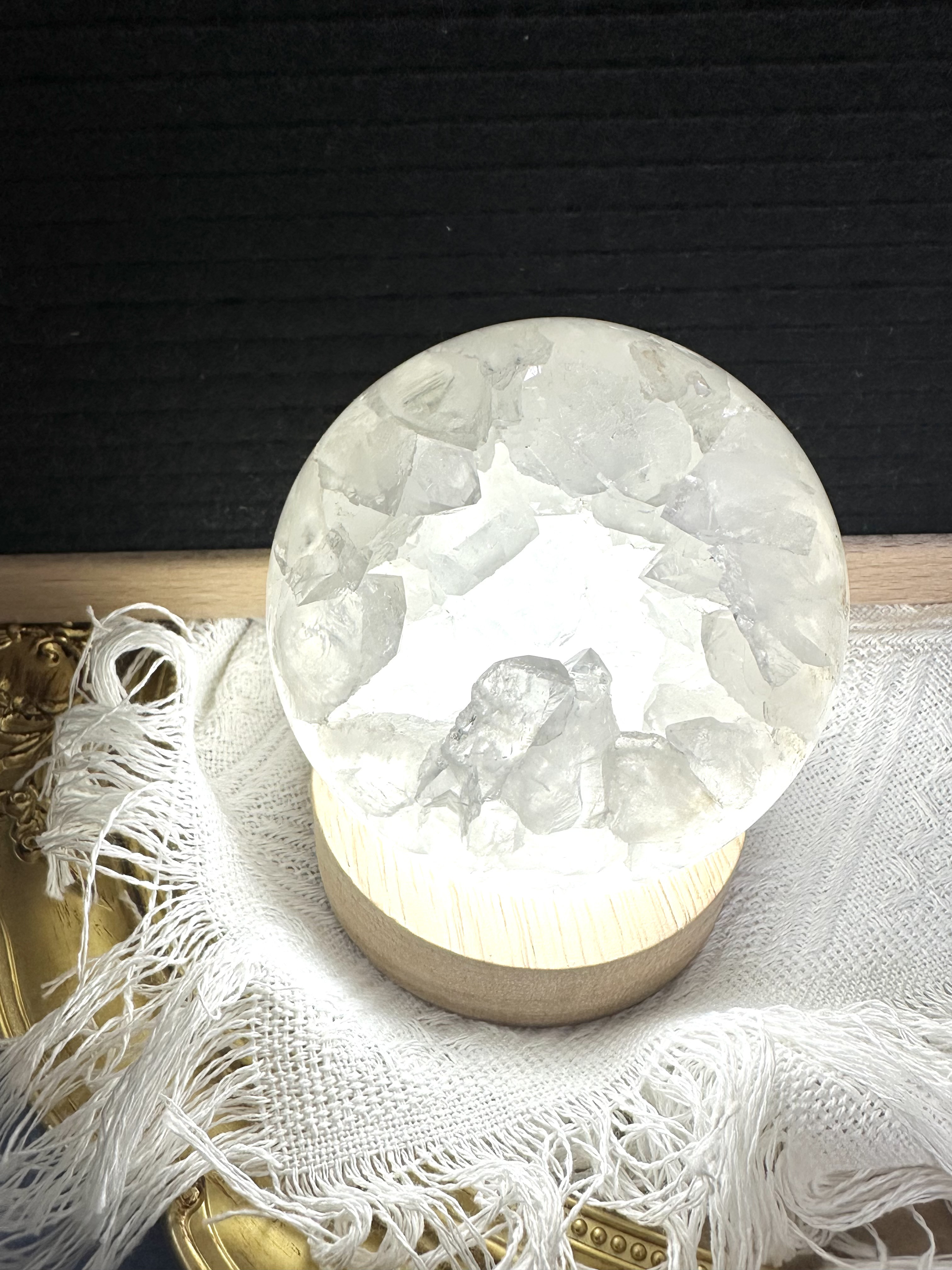 Crystal.EAA クリスタルボール スマイリングホワイトクリスタルケーブ 87mm