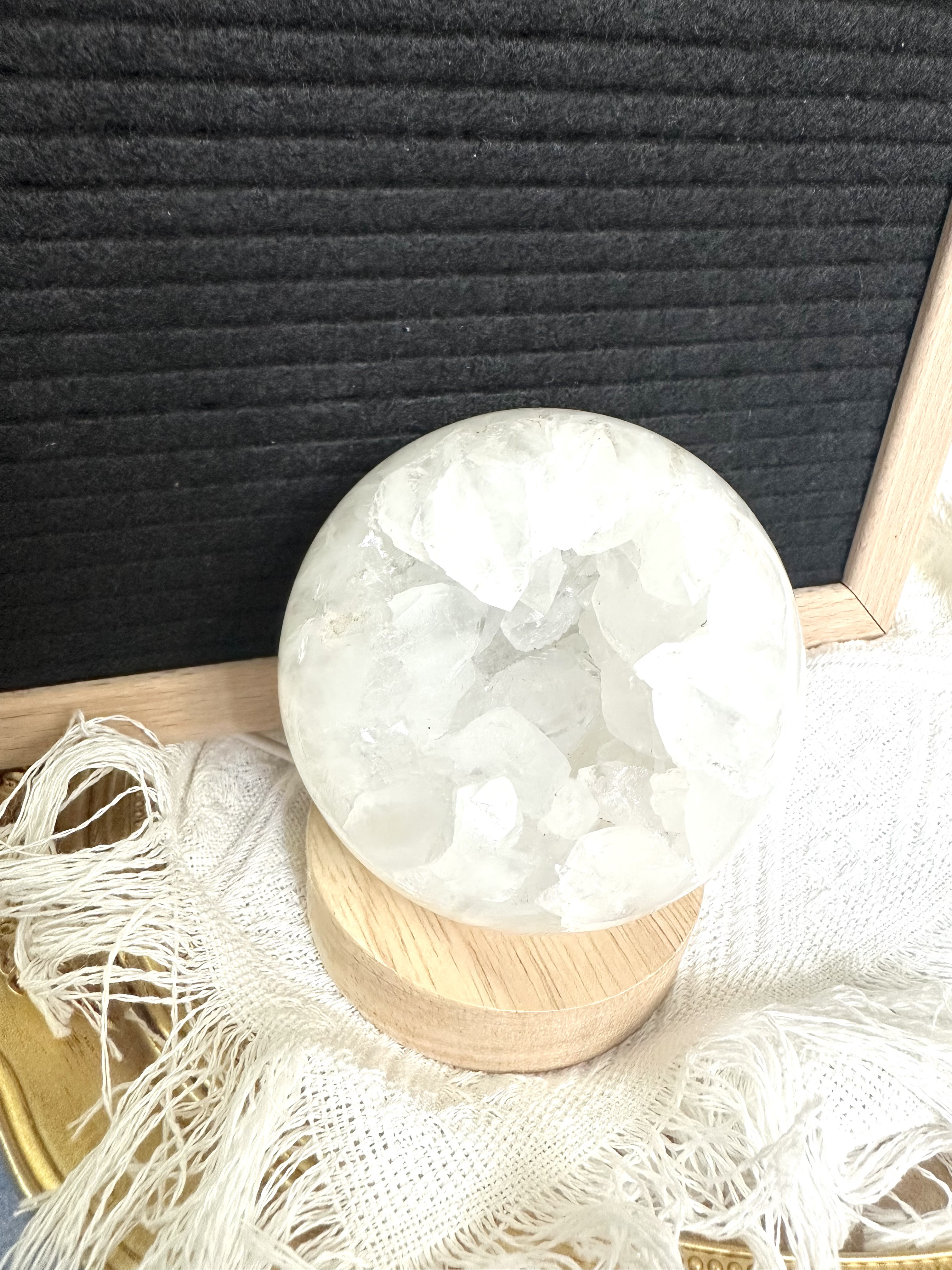 Crystal.EAA クリスタルボール スマイリングホワイトクリスタルケーブ 87mm