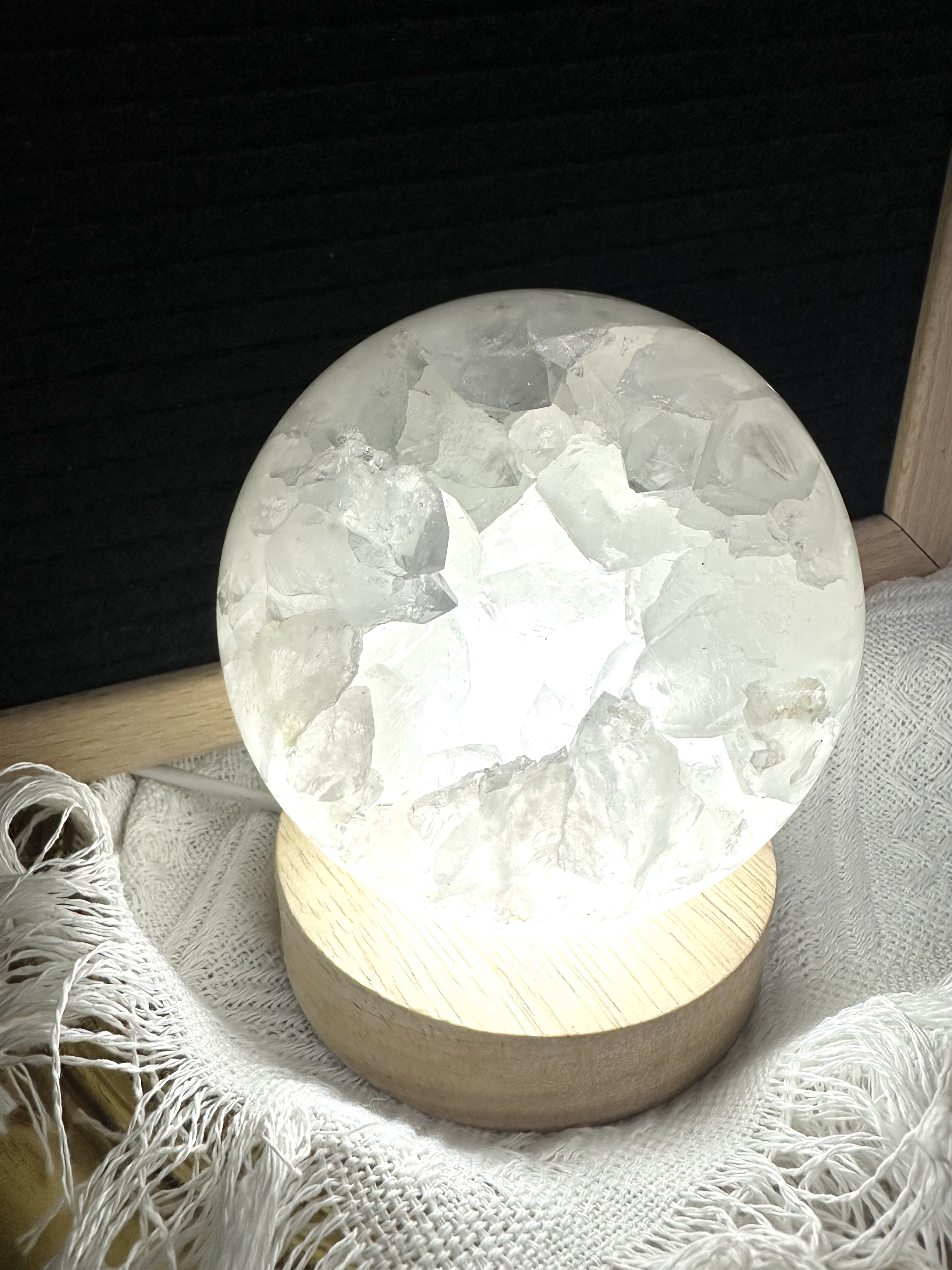 Crystal.EAA クリスタルボール スマイリングホワイトクリスタルケーブ 87mm