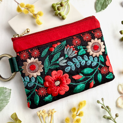 インド刺繍リボン ティッシュケース付きミニポーチ カラビナ付き レッド 1枚目の画像