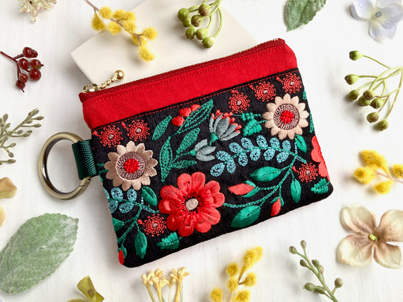 インド刺繍リボン ティッシュケース付きミニポーチ カラビナ付き レッド 1枚目の画像
