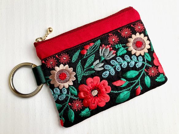 インド刺繍リボン ティッシュケース付きミニポーチ カラビナ付き レッド 8枚目の画像