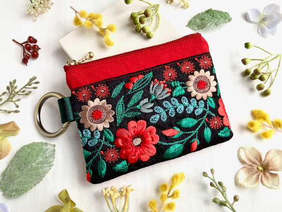 インド刺繍リボン ティッシュケース付きミニポーチ カラビナ付き レッド 9枚目の画像