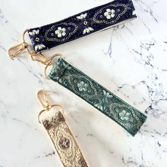 印度刺繡絲帶手帶智慧型手機吊帶經典花朵 第4張的照片